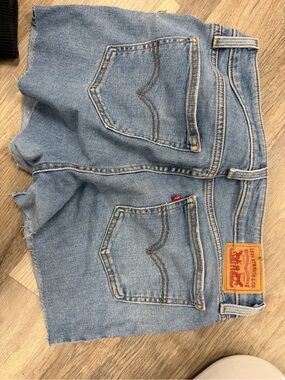 Levi's Men's Light Blue Cutoff Denim Shorts